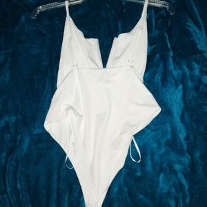 White bodysuit never worn. From Peppermayo size 6